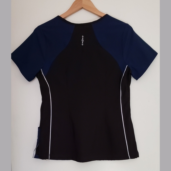 Scrub top - Picture 3 of 4